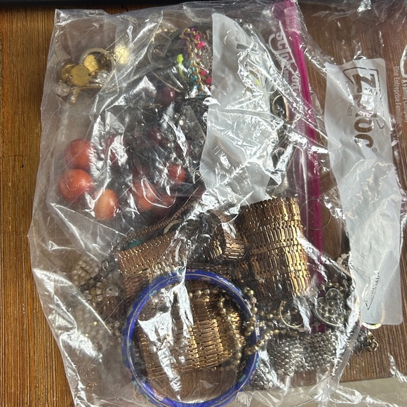 Jewelry Bundle Mixed Assortment 1.2 lb - Picture 4 of 5